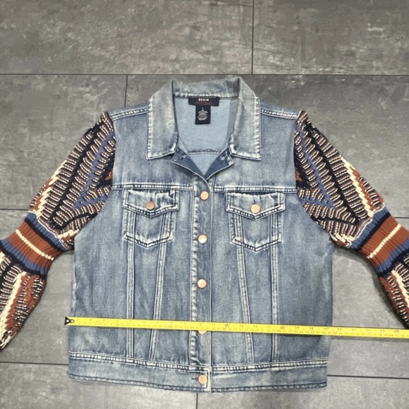 Flying Tomato Blue Denim Jacket boho crochet sleeves - Picture 4 of 6